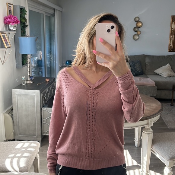 New York and Company Mauve sweater size L great condition! - Picture 2 of 10